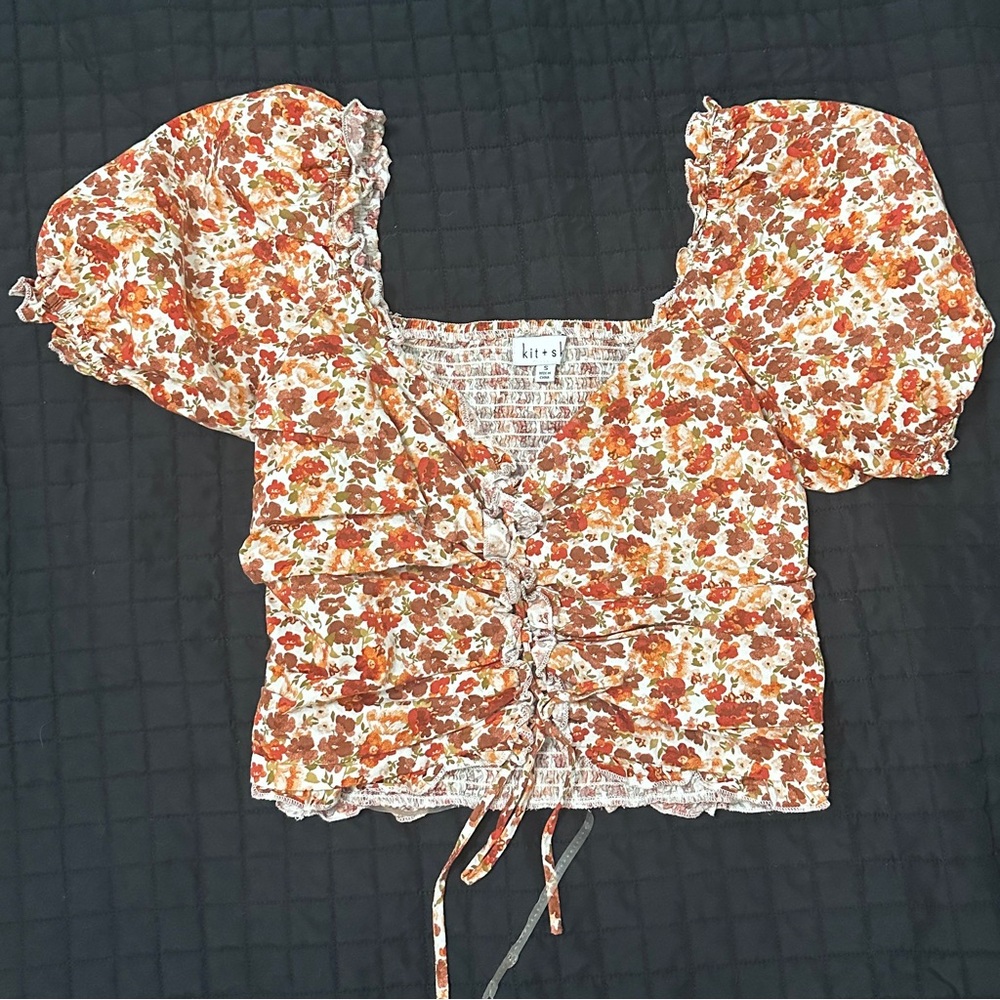 SOLD! 
Cute Puff Sleeve Floral Crop Top